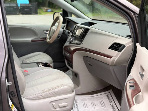 2012 Toyota Sienna