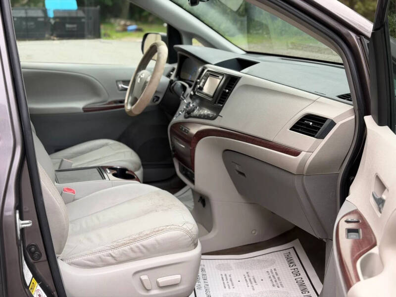 2012 Toyota Sienna