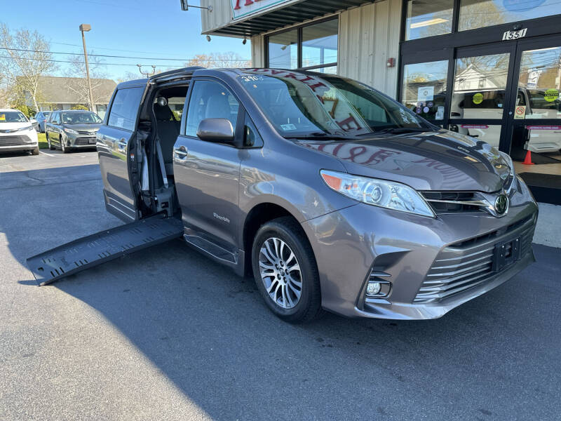 Used 2020 Toyota Sienna XLE with VIN 5TDYZ3DC4LS030229 for sale in Seekonk, MA