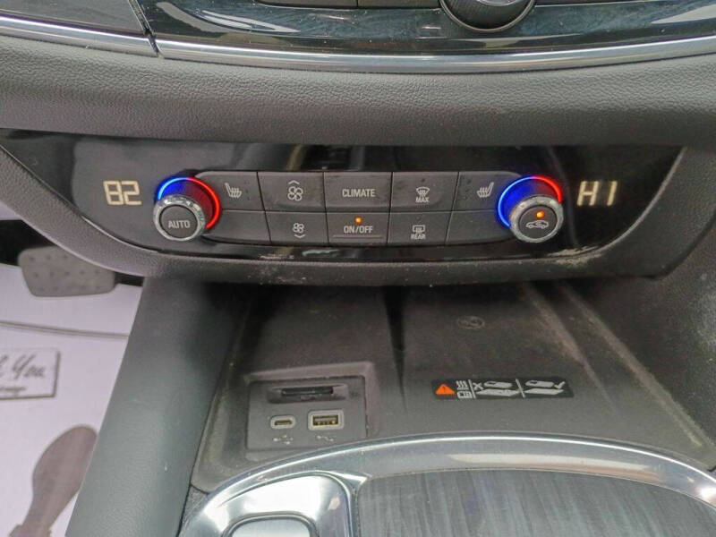 2022 Buick Enclave Essence