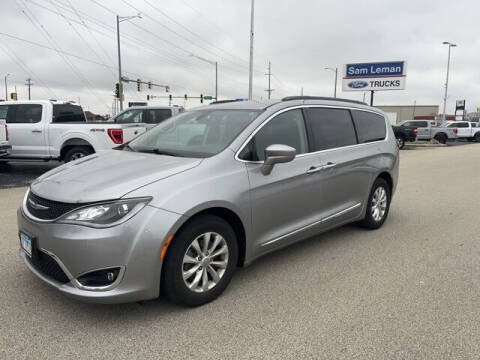 2017 Chrysler Pacifica for sale at Sam Leman Ford in Bloomington IL