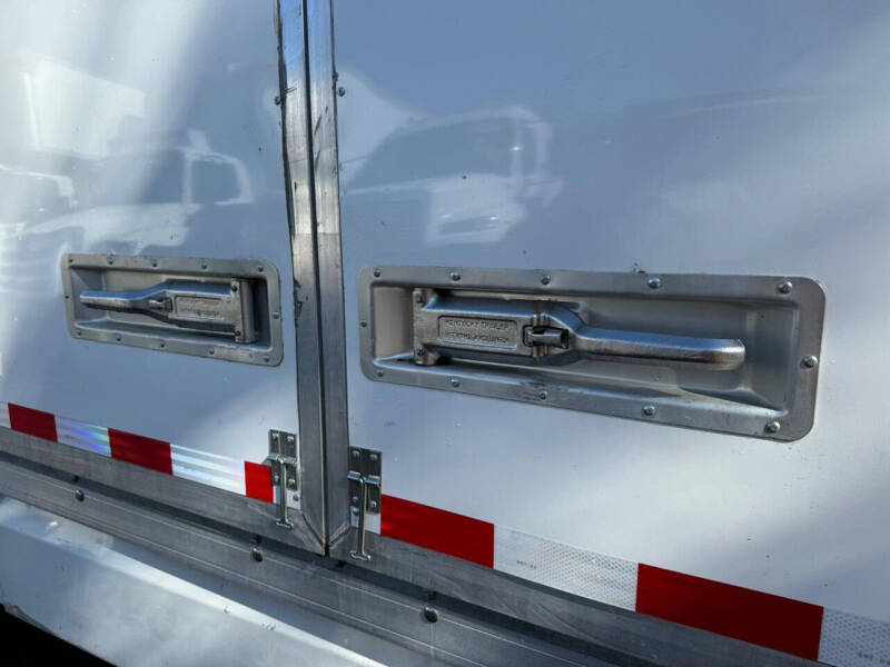 2017 Freightliner M2 106
