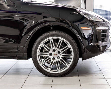 2017 Porsche Cayenne Platinum Edition