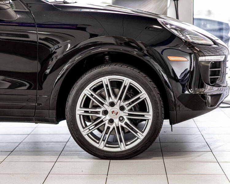 2017 Porsche Cayenne Platinum Edition