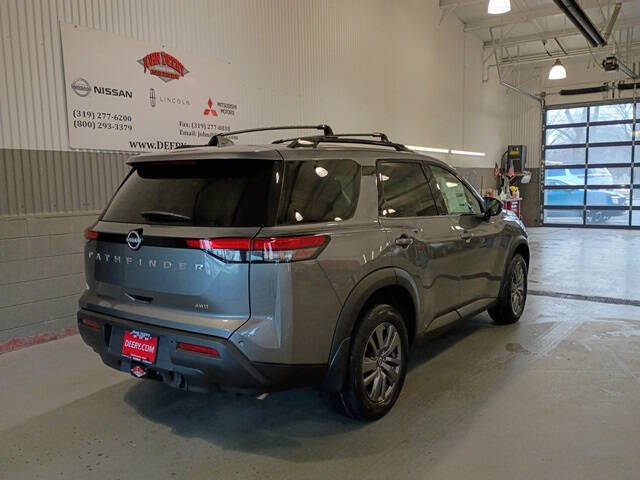 2025 Nissan Pathfinder SV