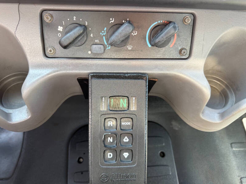 2014 Freightliner 108 SD