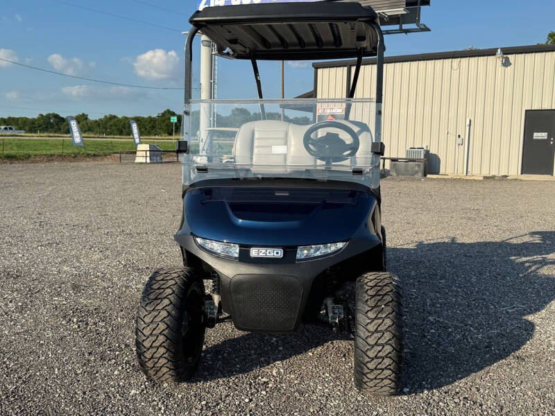 2025 E-Z-GO RXV 4