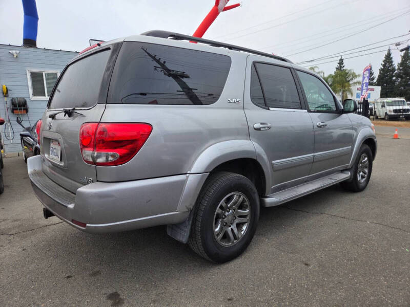 2005 Toyota Sequoia SR5