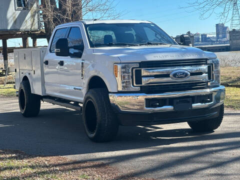 2017 Ford F-250 Super Duty for sale at OVERDRIVE AUTO SALES, LLC. in Clarksville IN