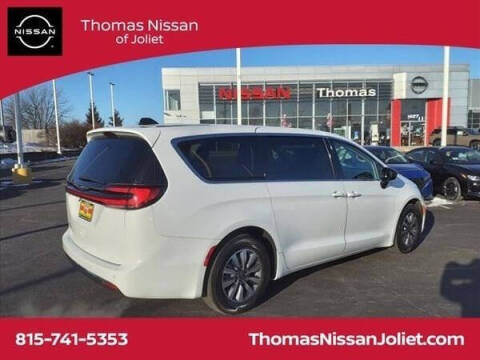 2024 Chrysler Pacifica Plug-In Hybrid Select