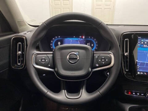 2025 Volvo XC40 B5 Plus Dark Theme