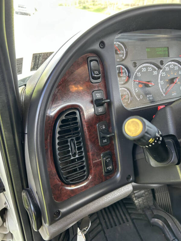 2019 Freightliner Business class M2