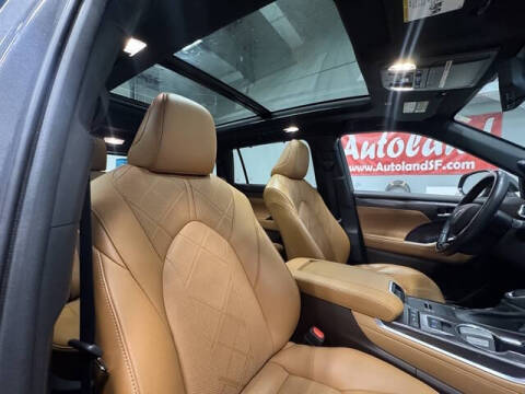 2021 Toyota Highlander Hybrid Platinum