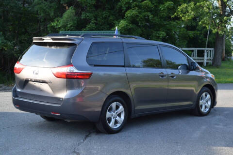 2017 Toyota Sienna LE 8-Passenger