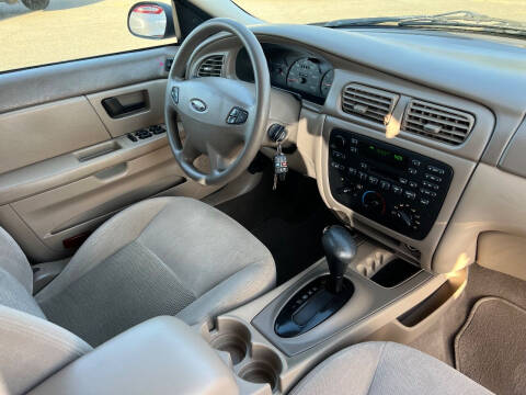 2003 Ford Taurus SE