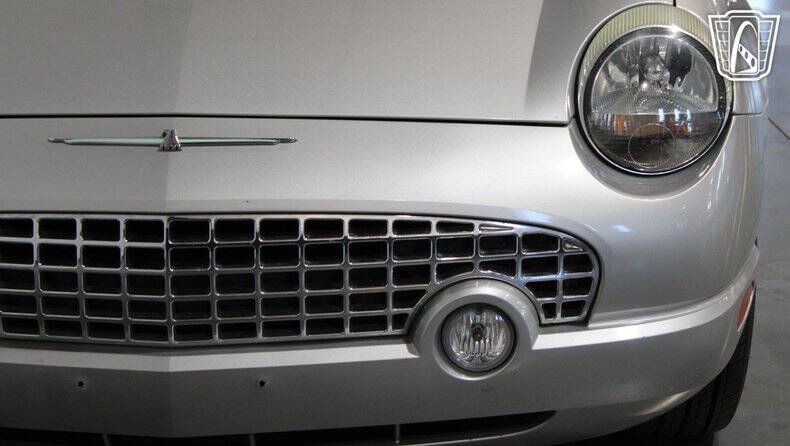 2004 Ford Thunderbird Deluxe