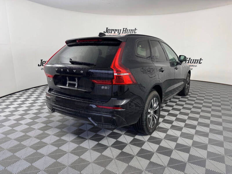 2024 Volvo XC60 B5 Core Dark Theme
