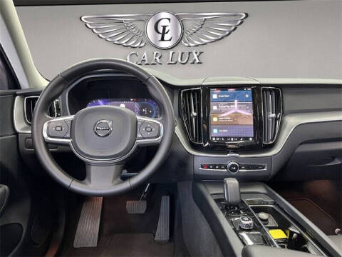 2024 Volvo XC60 B5 Core Dark Theme