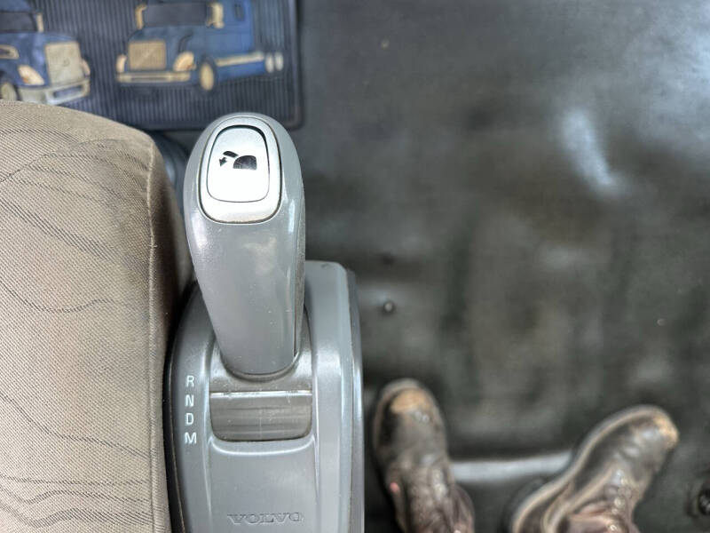2017 Volvo VNL