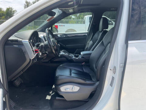 2014 Porsche Cayenne Platinum