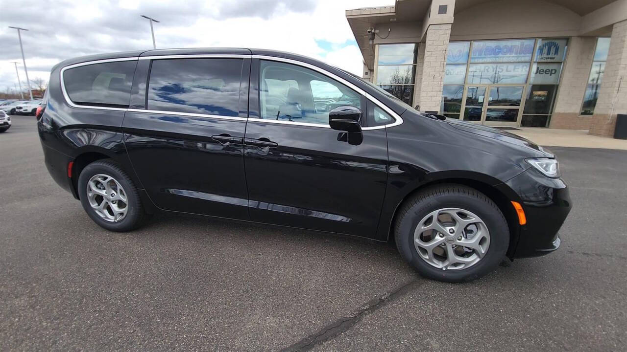 2024 Chrysler Pacifica for sale at Victoria Auto Sales in Victoria, MN