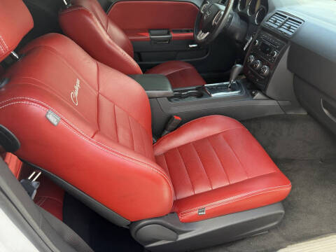 2013 Dodge Challenger SXT Plus