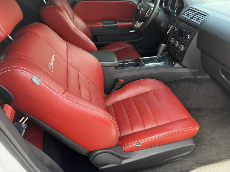 2013 Dodge Challenger SXT Plus