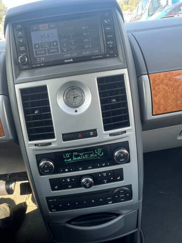 2009 Chrysler Town and Country Limited