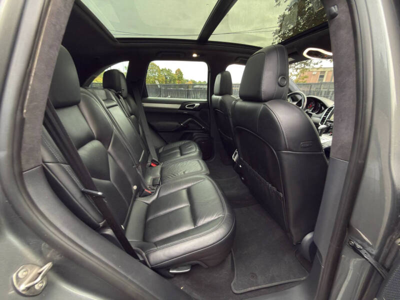 2016 Porsche Cayenne GTS