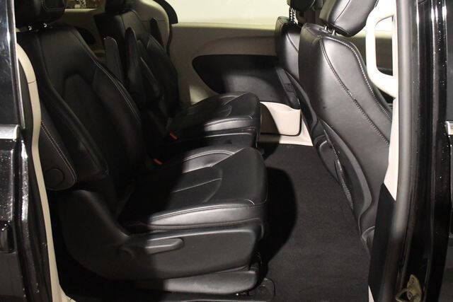 2024 Chrysler Pacifica Plug-In Hybrid Select