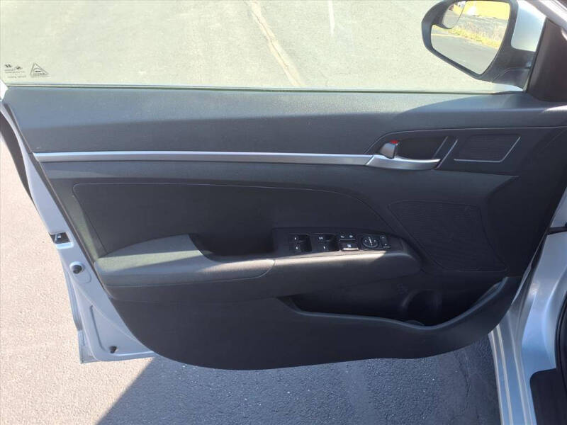 2019 Hyundai Elantra SE