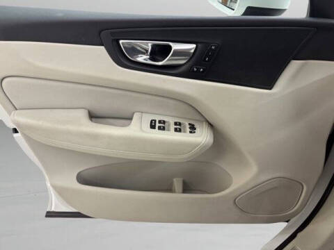 2022 Volvo XC60 B5 Momentum