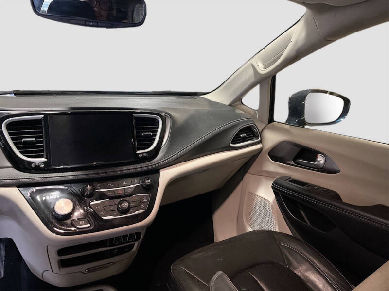 2022 Chrysler Pacifica Touring L