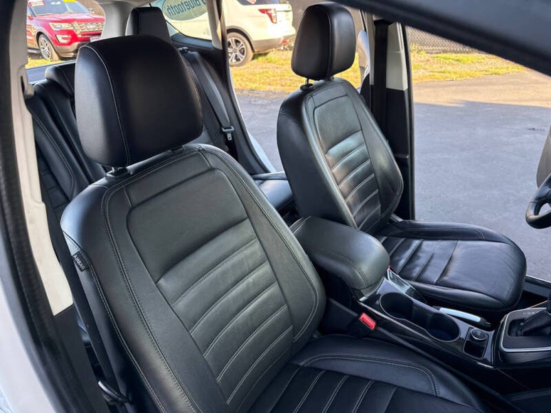 2017 Ford C-MAX Energi Titanium