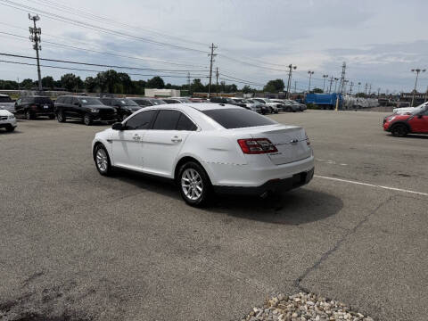 2015 Ford Taurus SE