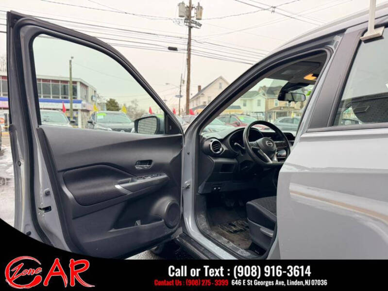 2022 Nissan Kicks SV