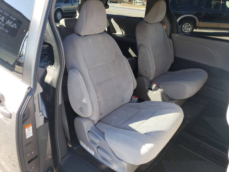 2015 Toyota Sienna LE 7-Passenger
