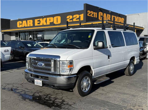 2014 Ford E-Series E-150 XLT Photo