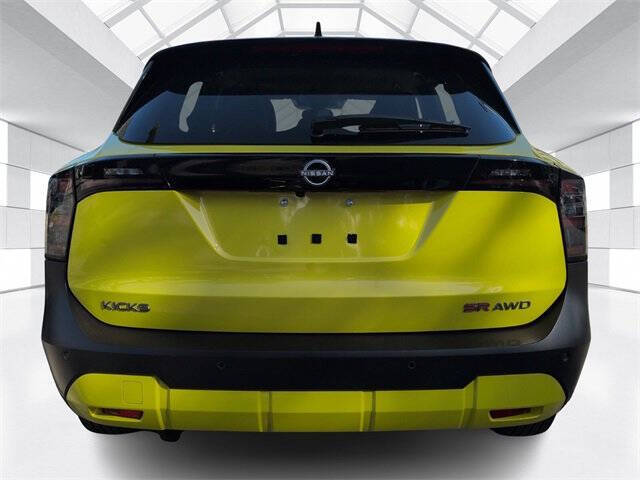 2025 Nissan Kicks SR