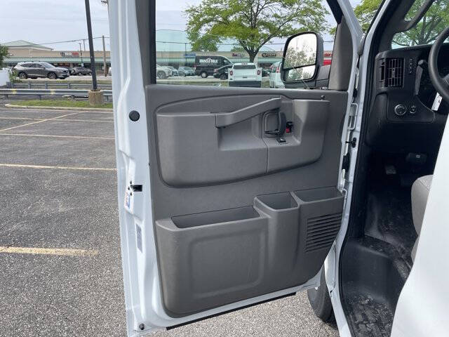 2025 Chevrolet Express 3500