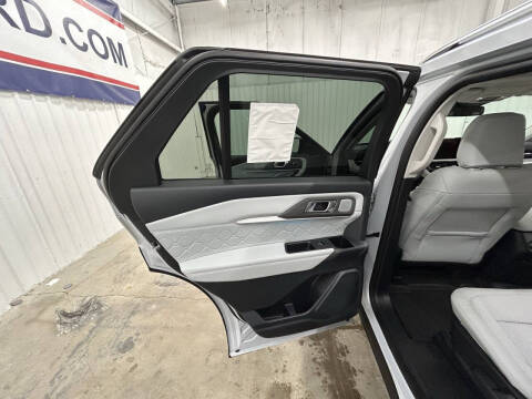 2025 Ford Explorer Platinum