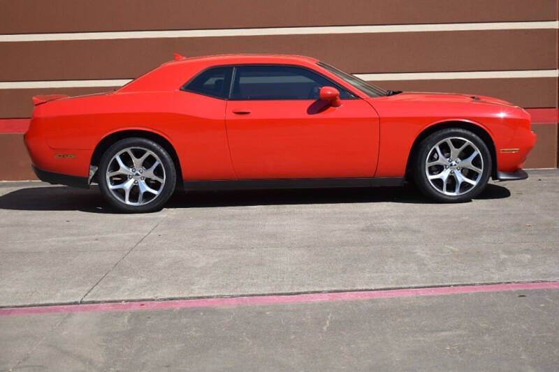 2016 Dodge Challenger SXT Plus