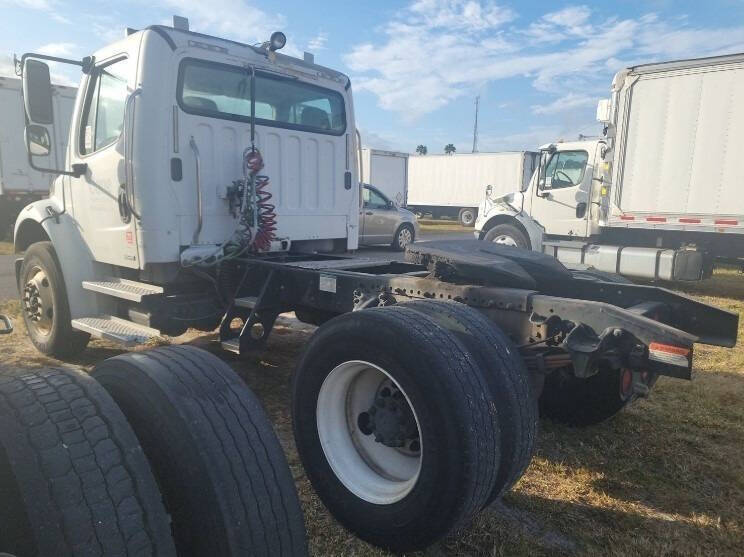 2005 Freightliner Business class M2