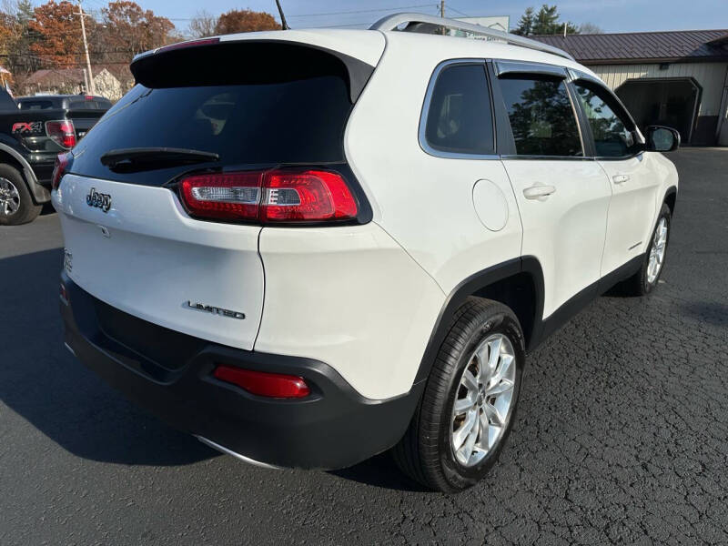 2017 Jeep Cherokee null photo 3