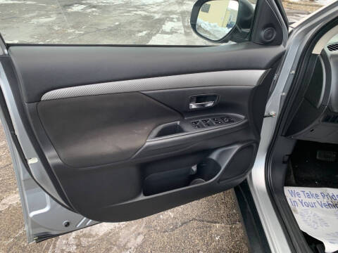 2018 Mitsubishi Outlander ES