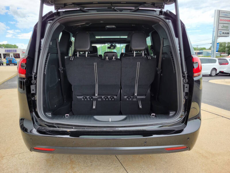 2027 Chrysler Pacifica Limited