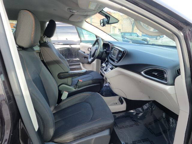 2017 Chrysler Pacifica LX