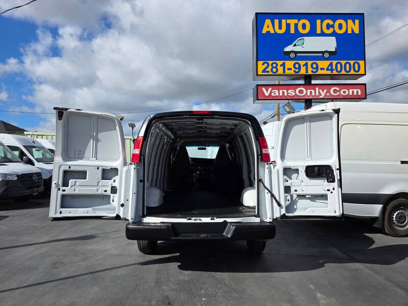 2023 GMC Savana 2500