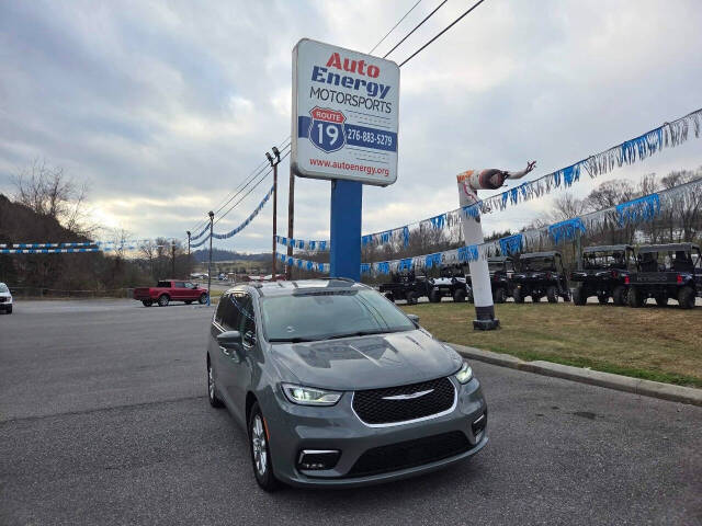 2022 Chrysler Pacifica Touring L's photo