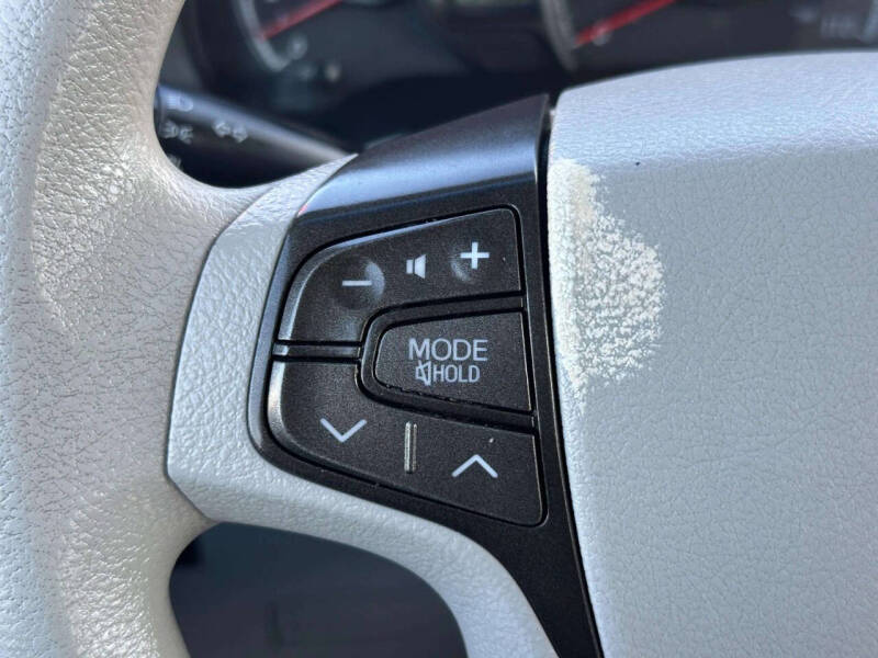 2011 Toyota Sienna LE 7-Passenger Auto Access Seat